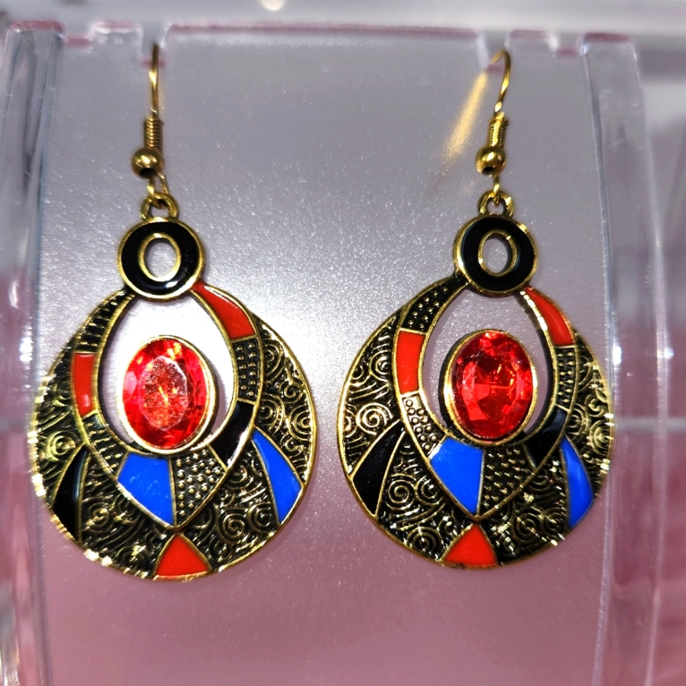 Beautiful statement earrings! NWOT! (R5)